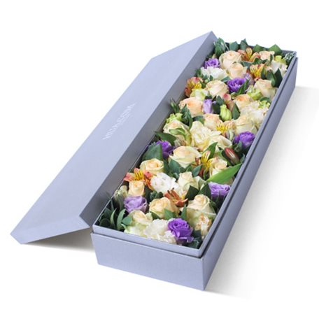 爱在春天----精品玫瑰礼盒:香槟玫瑰19枝，紫色桔